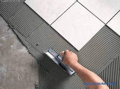 Поставянето на керамични плочки се прави на стените, на пода