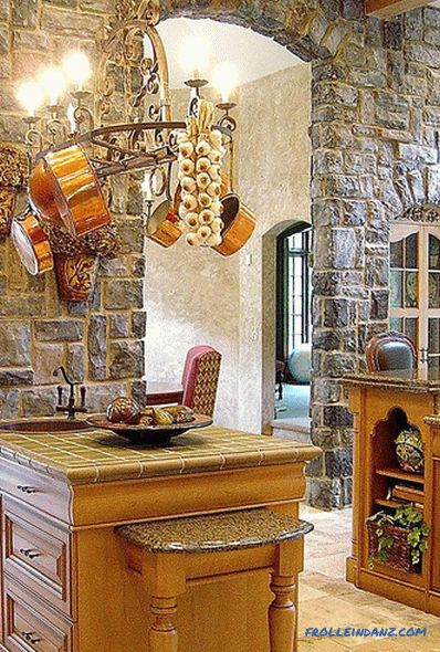 Камък в интериора на кухнята - идеята за завършване на кухнята с декоративни камъни