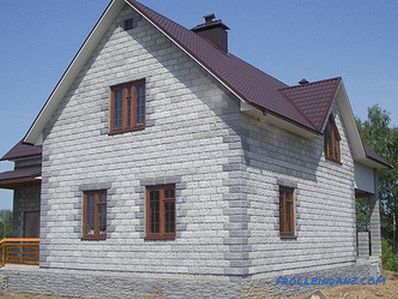 Къщата е изработена от пеперуден блок със собствените си ръце