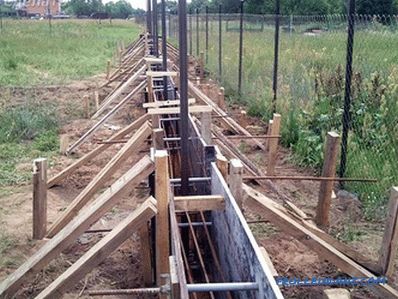 Ограда от велпапе DIY