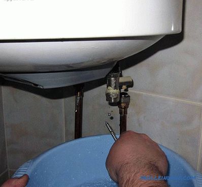 Как да се отцеди водата от котела